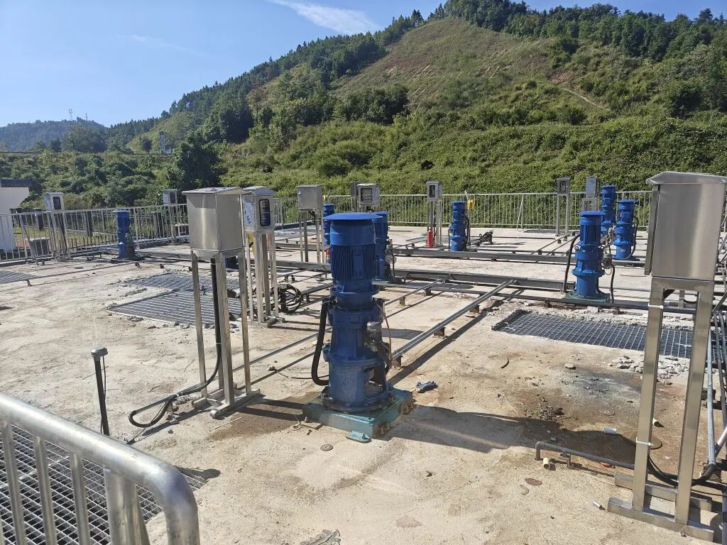 1102-2-5.jpg 1102-2-5.jpg